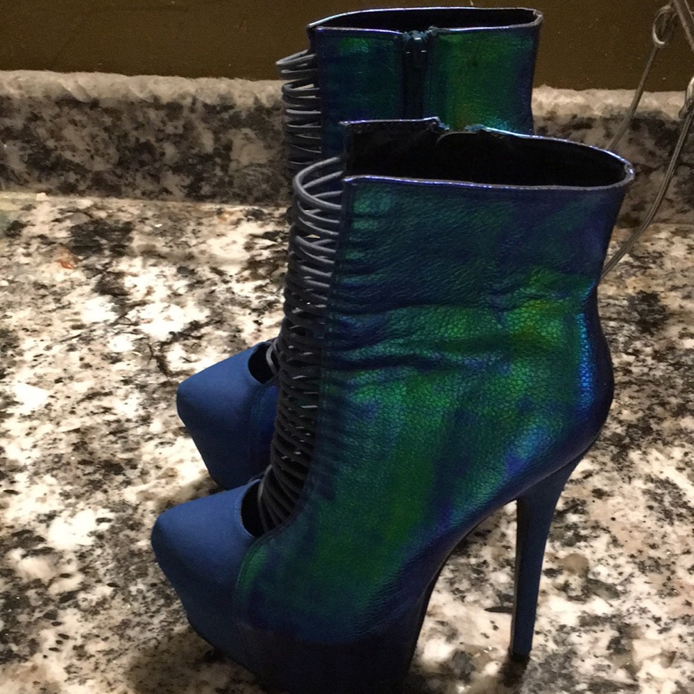 Iridescent strappy platform boots!